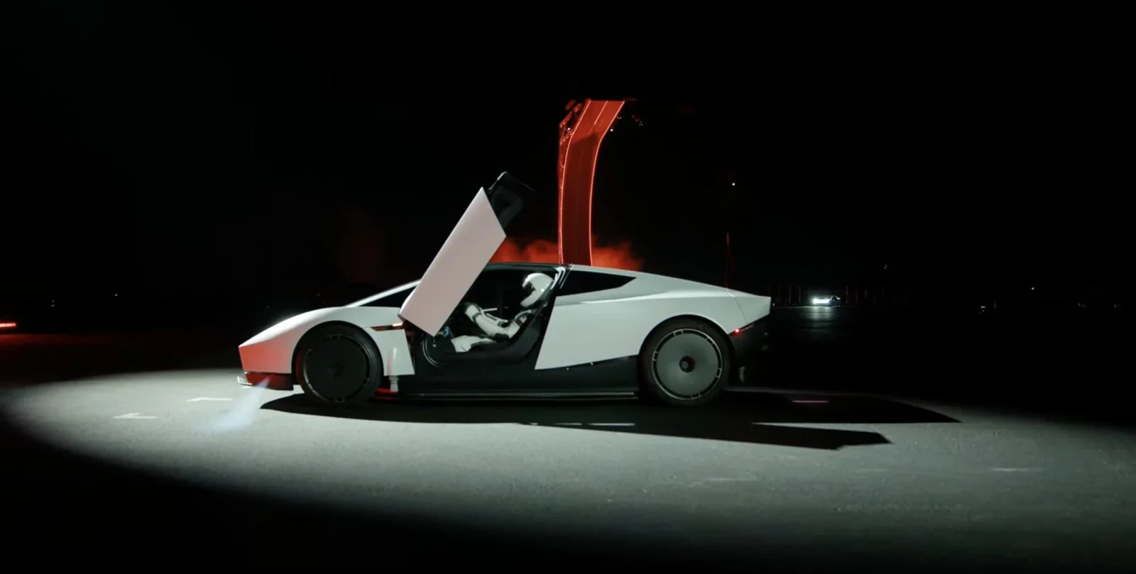 Tesla Roadster: Uçan, tərsinə sürülən və rekord sürətə çatan yeni superkar