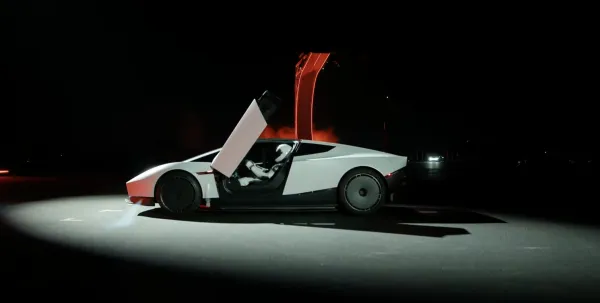 Tesla Roadster: Uçan, tərsinə sürülən və rekord sürətə çatan yeni superkar