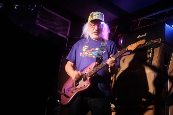 J Mascis: "Dinosaur Jr." qrupunun uğur sirri və texnologiyaya yanaşması