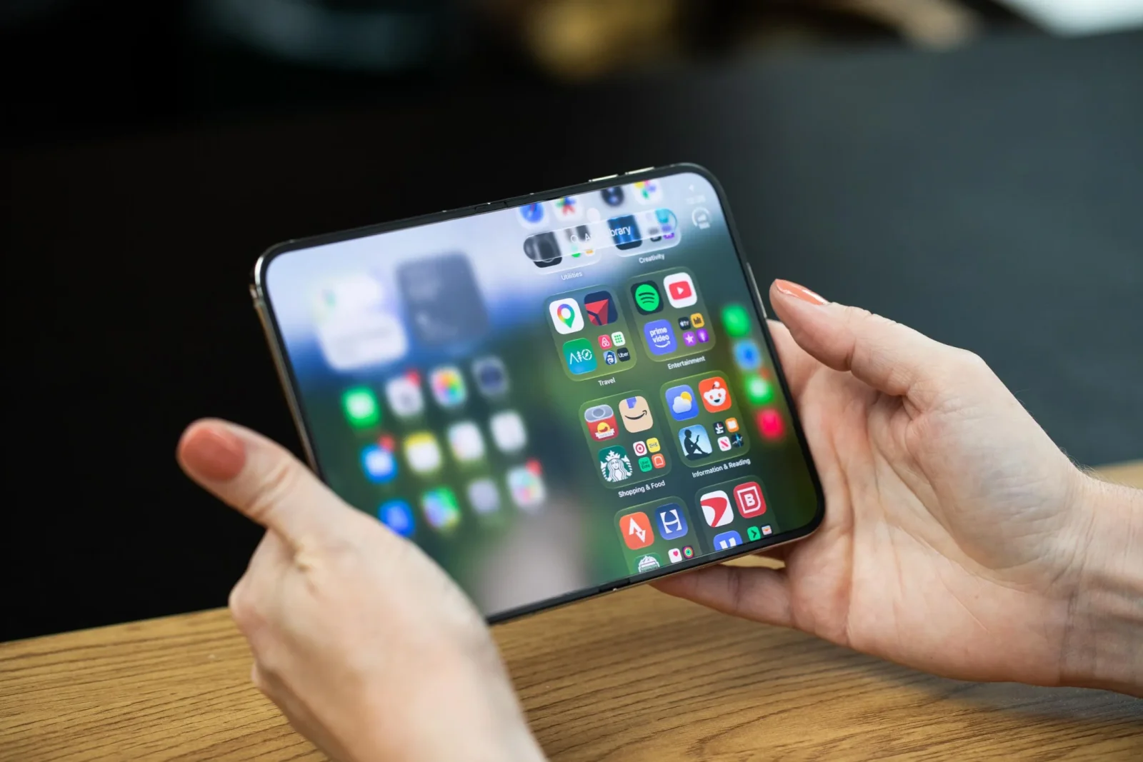 iPhone Duo-nun mat daxili ekranı: Nə üçün bu xüsusiyyət vacibdir?
