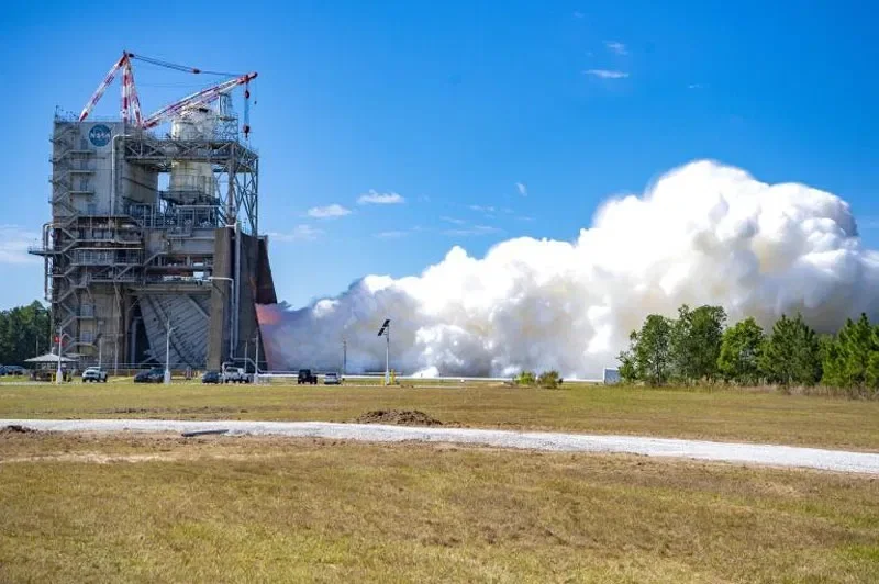NASA Ay missiyası üçün RS-25 mühərrikini 111% gücdə sınaqdan keçirdi