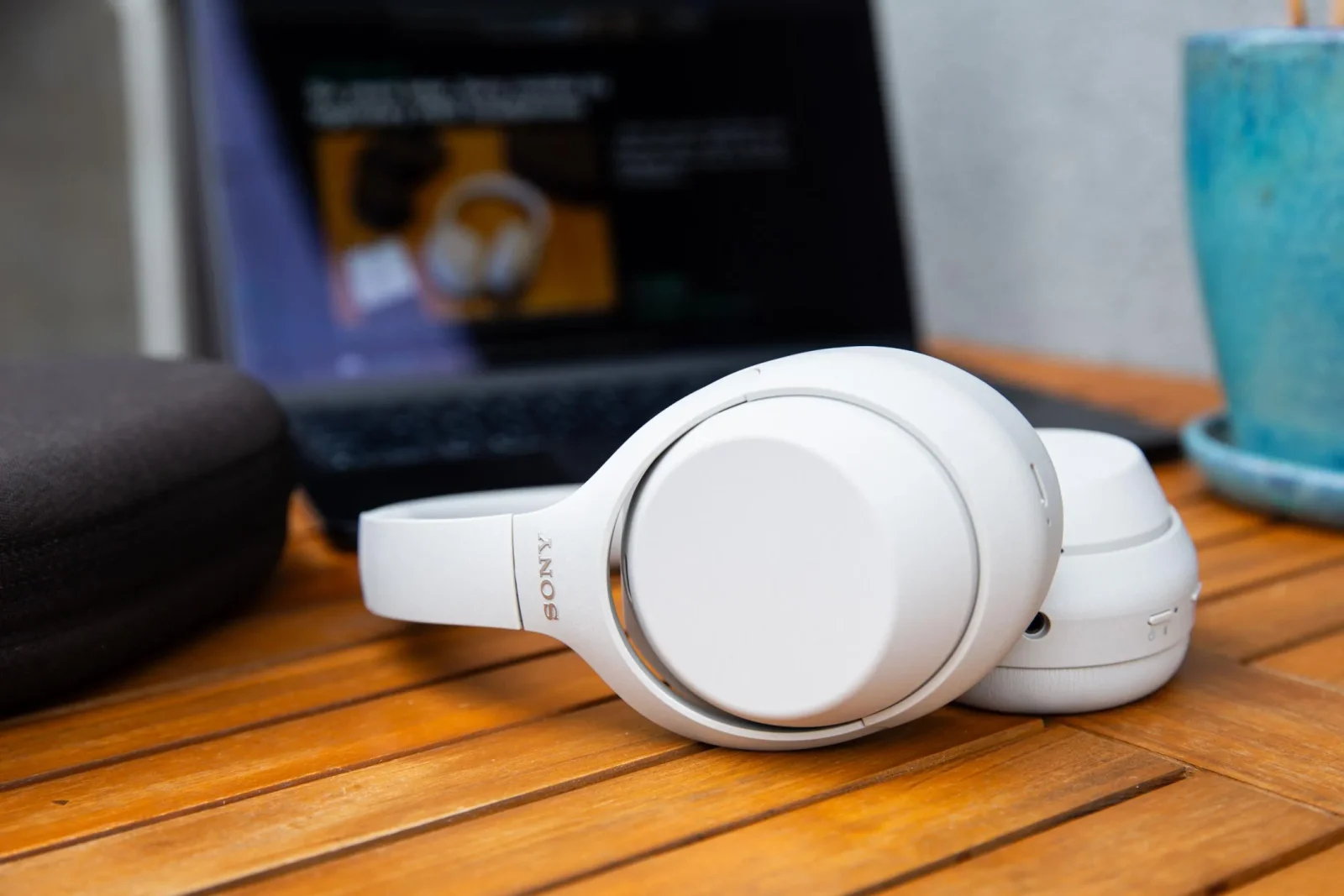 Sony WH-1000XM4C qulaqlıqları: Klassik dizaynın geri dönüşü