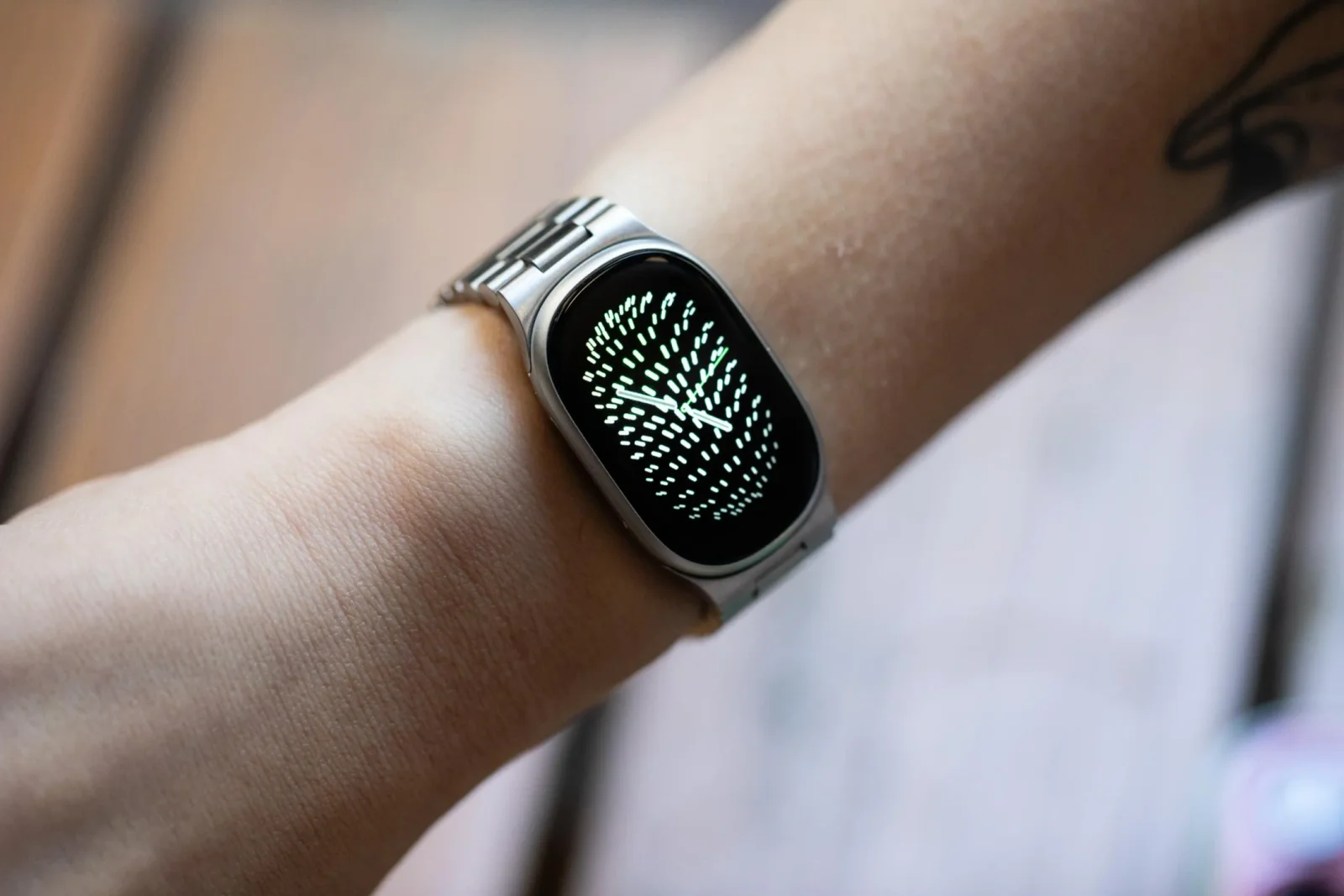 Fitbit Edge: Köhnə üslublu fitnes izləyicilərinə müasir baxış