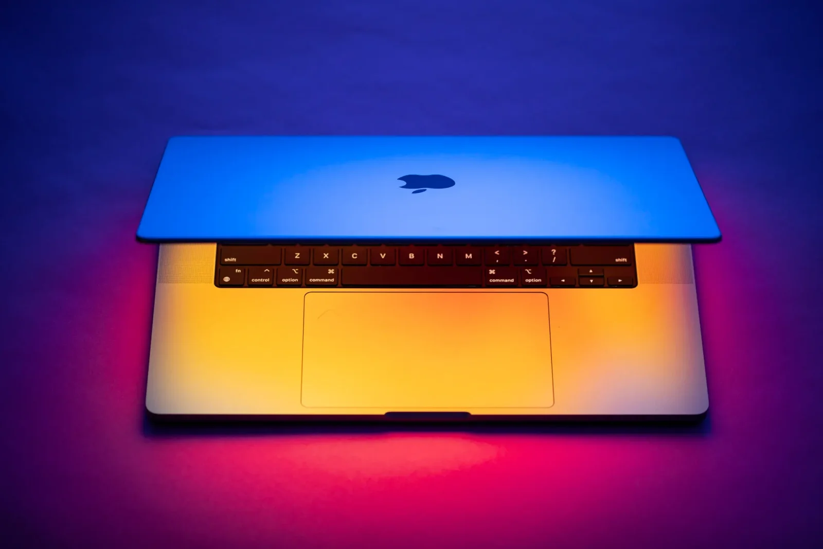 Apple ilk dəfə toxunuşlu ekranla təchiz edilmiş "MacBook" təqdim edə bilər