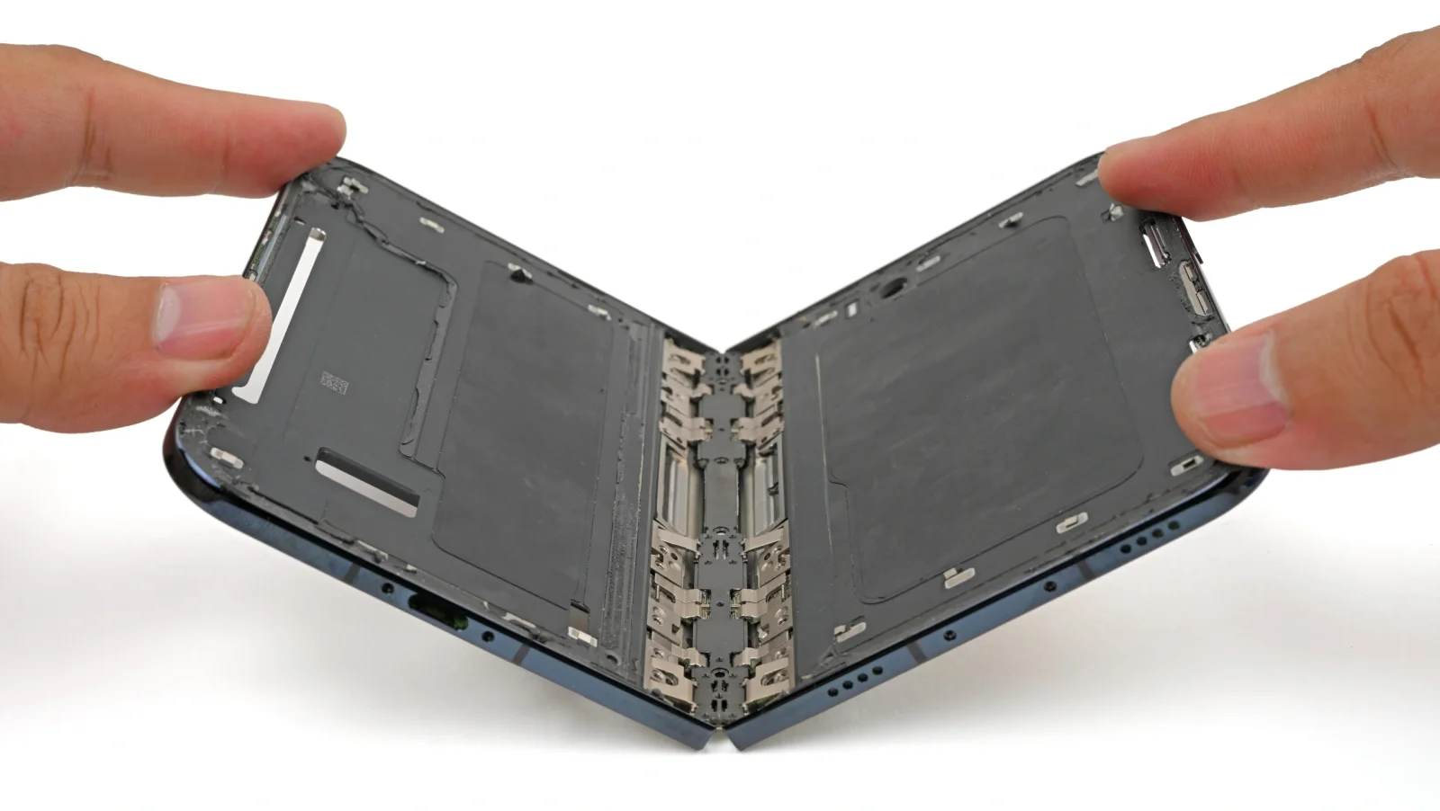 Yeni "iPhone Duo" modellərində ekran çatlaması problemi: Nə baş verir?