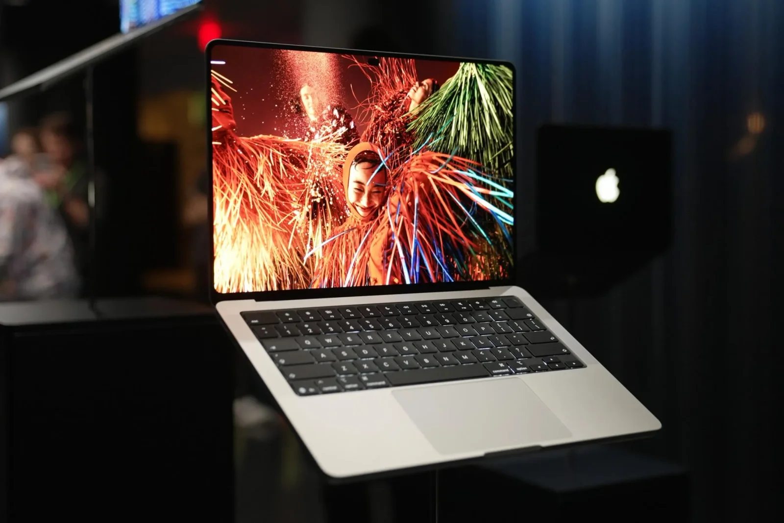 Apple yeni 'MacBook Pro' modelləri üçün rekord qiymətlər açıqladı
